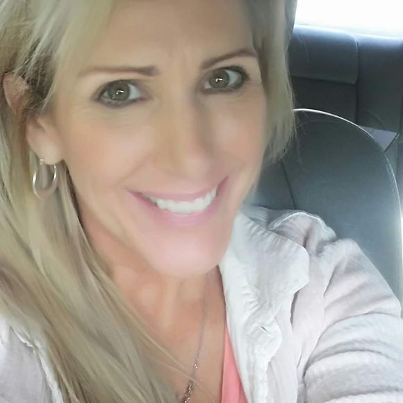 Meet your Posher, Lisa - Picture 1 of 1